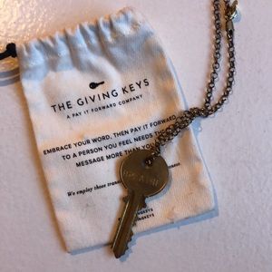 GIVING KEYS NECKLACE